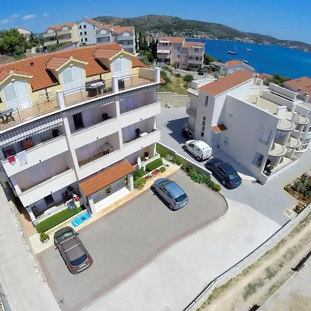 Apartment Apartments With A Parking Space Rogoznica - 7515