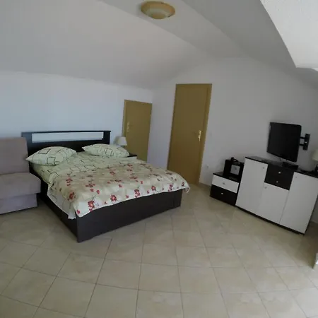 With A Parking Space - 7515 Rogoznica (Sibenik-Knin)