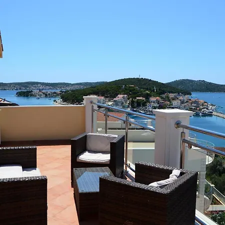 With A Parking Space - 7515 Apartmán Rogoznica (Sibenik-Knin)