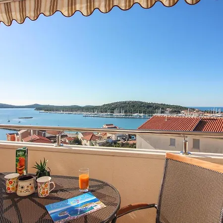 With A Parking Space - 7515 Apartmán Rogoznica (Sibenik-Knin)
